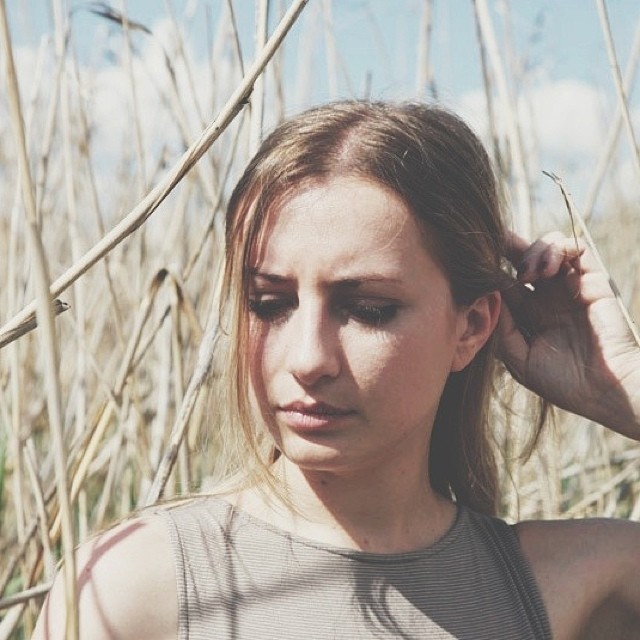 Heute auf dem Blog: Die Generation der Füllwörter. Eine wütende Kolumne über die Liebesvorstellungen einer neuen Generation #liebe #love #me #instalove #vscolove #vsco #field #sun #me