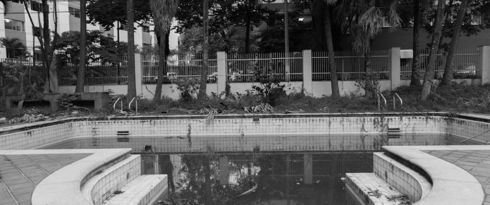 Der Pool, direkt dahinter ging die Autobombe hoch.