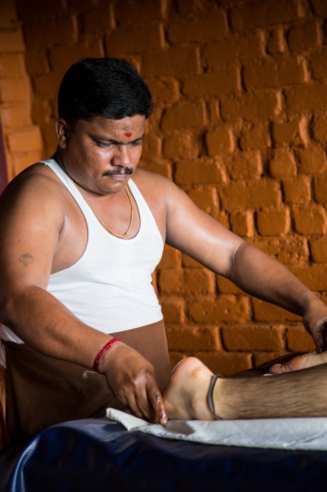 somatheeram_massage_anidenkt