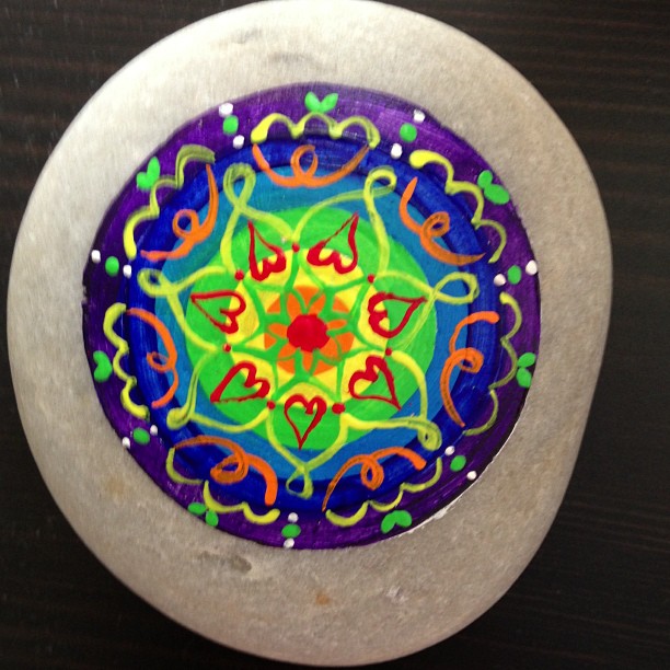 Handgemaltes #mandala auf stein! Das sind noch geschenke ?